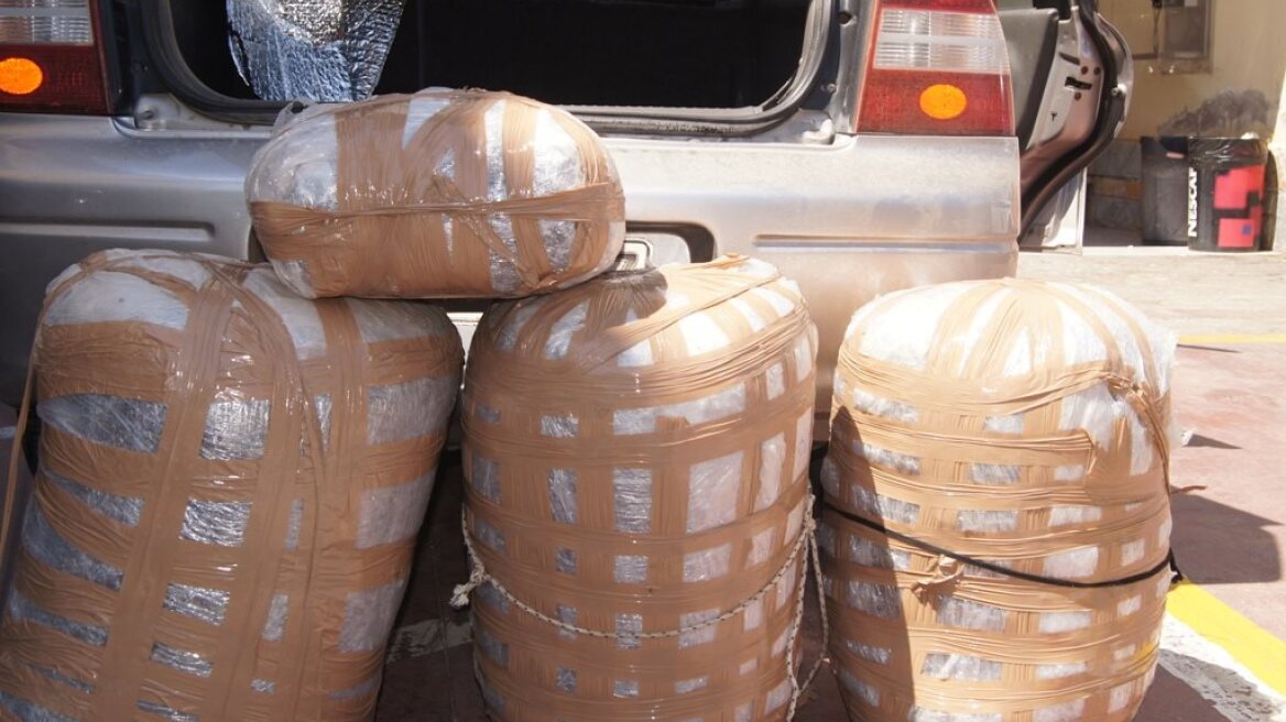 Ζευγάρι νεαρών μετέφερε 47 κιλά χασίς στην Άρτα