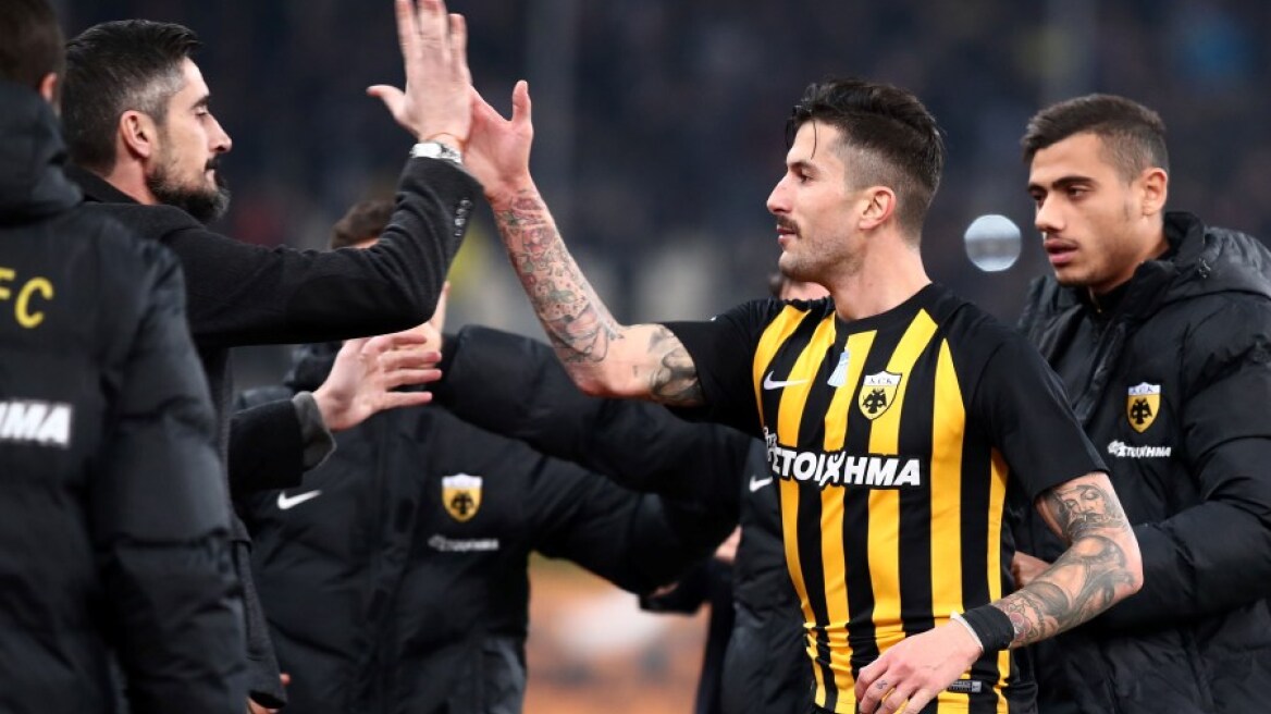 Ενοχλημένοι με Κονέ στην ΑΕΚ, δύσκολη η παραμονή του