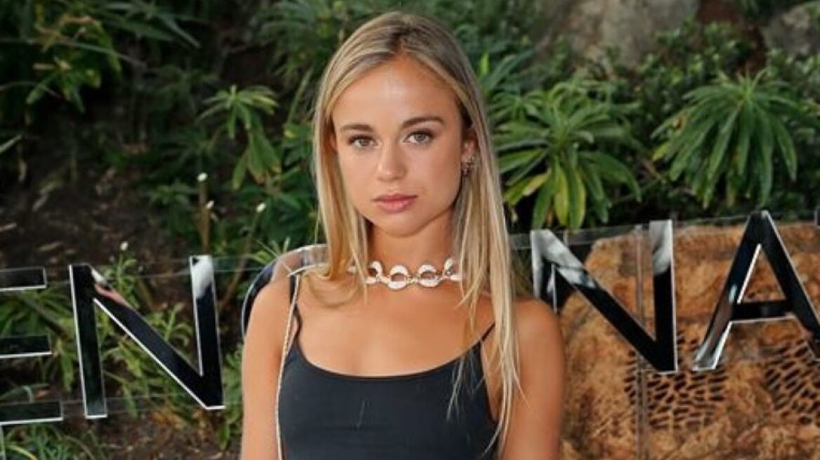 H λαίδη Αμέλια Γουίνδσορ μας δείχνει πως φοριέται κομψά το crop-top