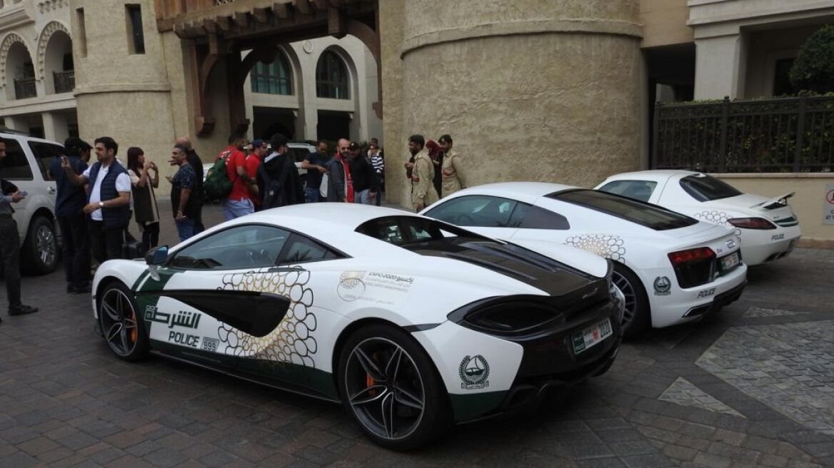 Εμείς με περιπολικά σαράβαλα, οι άλλοι με supercars…