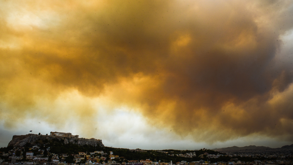 Φωτογραφίες: Μεγάλη φωτιά στην Κινέτα - Οι καπνοί σκέπασαν ακόμη και την Ακρόπολη