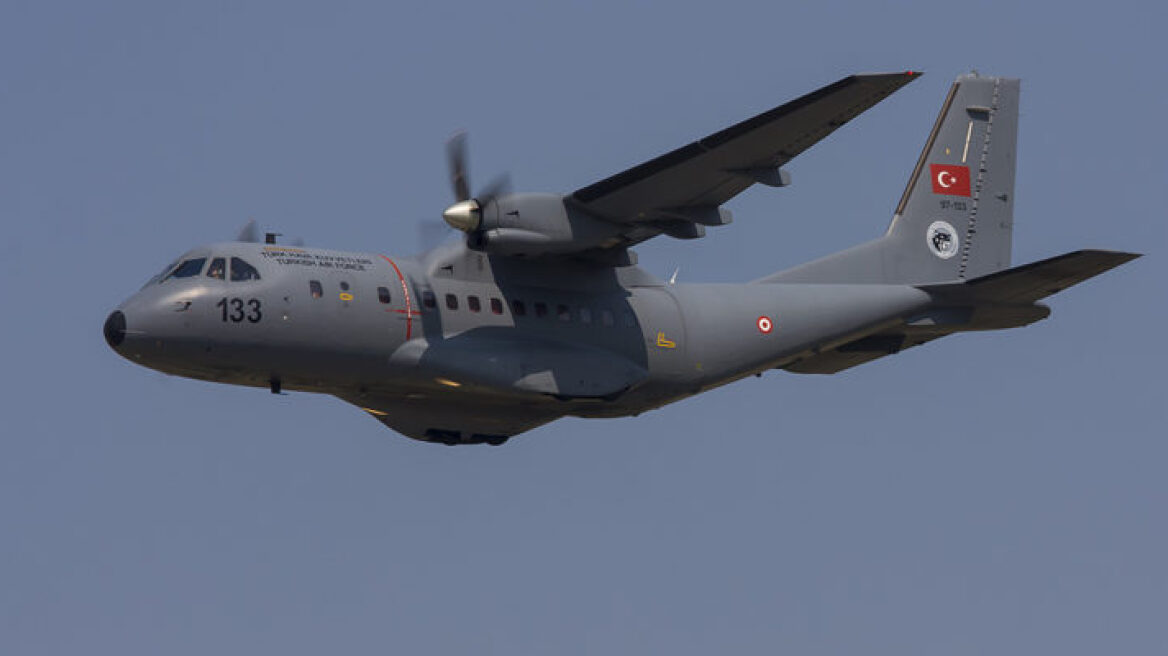 Χείρα βοηθείας με... 35 παραβιάσεις από την Τουρκία στο Αιγαίο