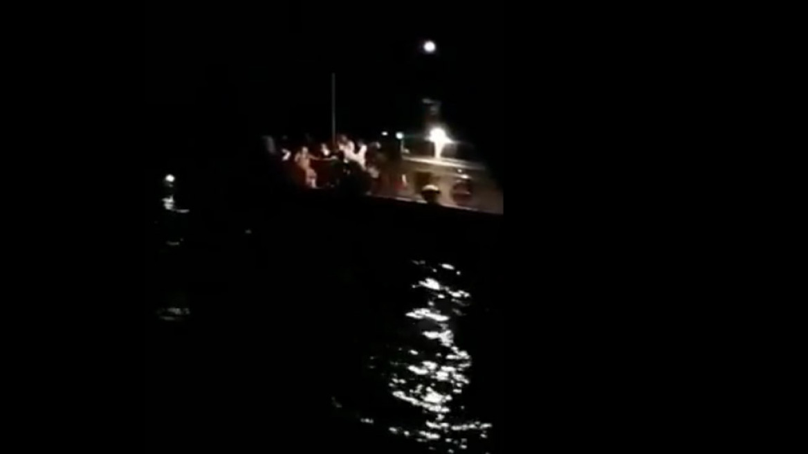 Βίντεο - ντοκουμέντο: Οι βατραχάνθρωποι σώζουν θύματα της πυρκαγιάς στο Μάτι