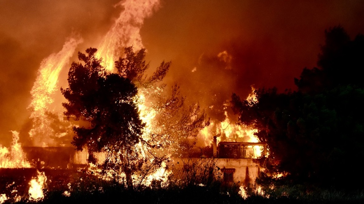 «Είδα το σπίτι μου στο ίντερνετ ανάμεσα στις φλόγες»