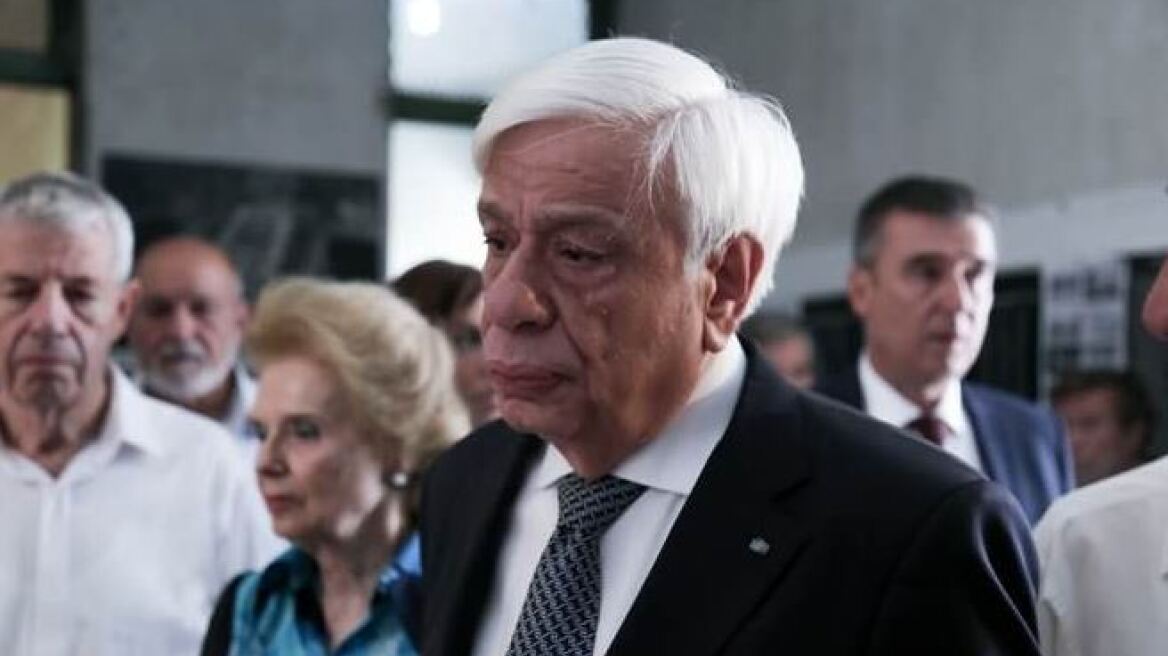 Ο Πρόεδρος της Δημοκρατίας δίπλα στους εγκαυματίες στον Ευαγγελισμό