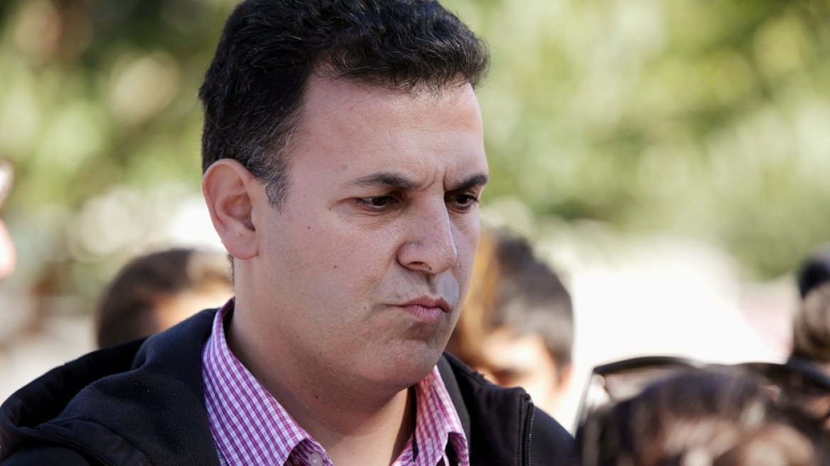 Καραμέρος: Αντί να στηρίξουμε ένα νέο άνθρωπο, περιμένουμε να διαβάσει το κεφάλαιο του Μαρξ