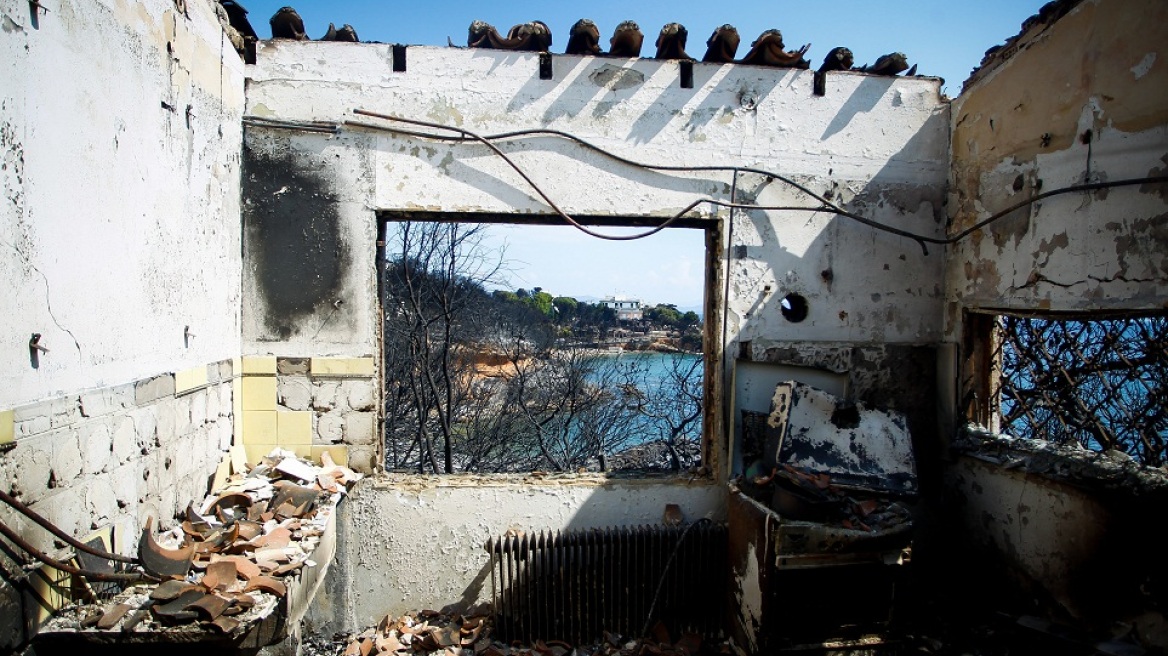 Φωτιά στην Αττική: Προτεραιότητα η ηλεκτροδότηση και η υδροδότηση