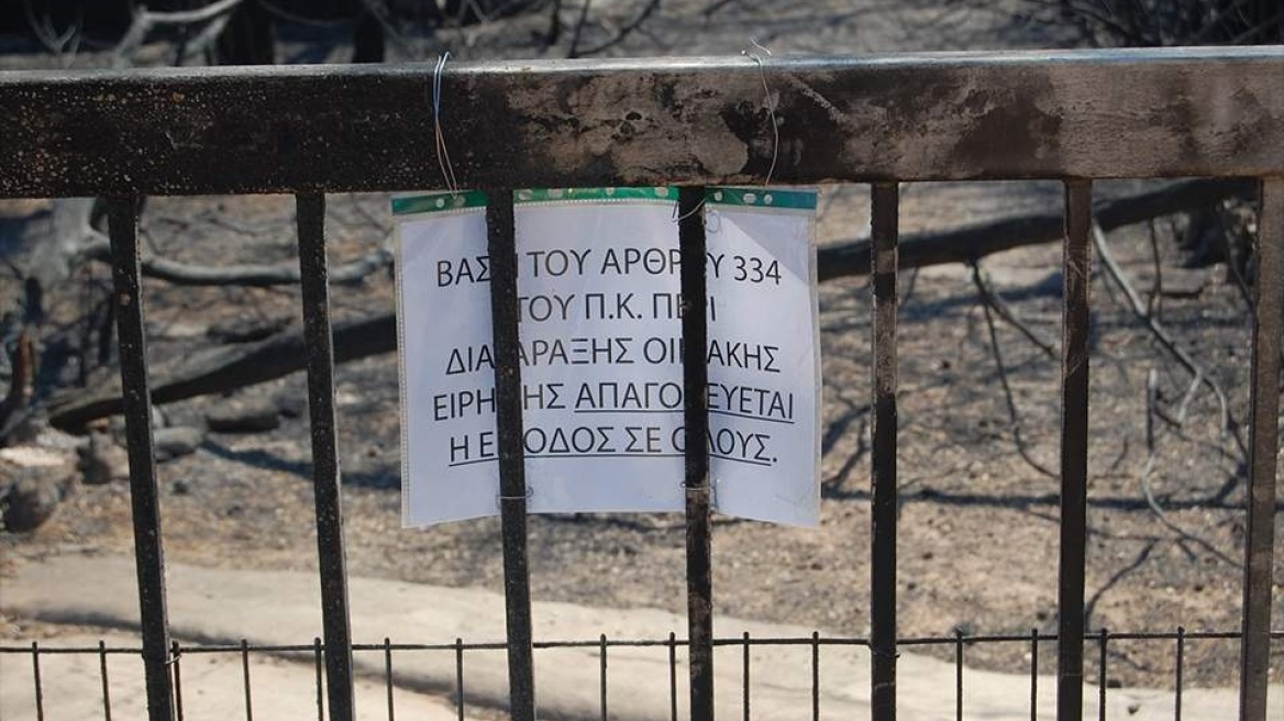 Φωτογραφίες: Οι πυροσβέστες πηδούν τα κάγκελα για να ερευνήσουν το χώρο που βρέθηκαν απανθρακωμένοι 28 άνθρωποι
