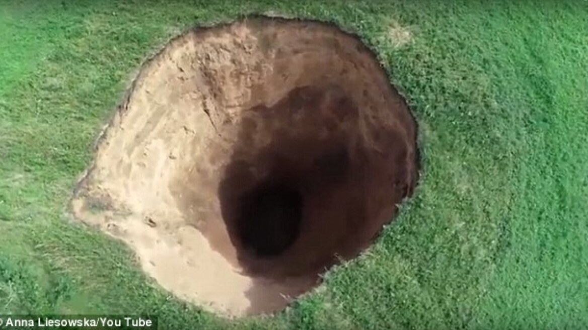 Βίντεο: Άνοιξε η γη και τους κατάπιε στη Ρωσία