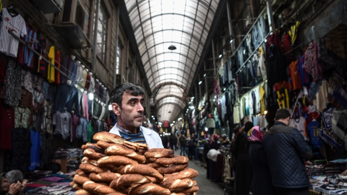 Τουρκία: Το σιμίτι «απειλείται» από την αύξηση τιμών του σουσαμιού