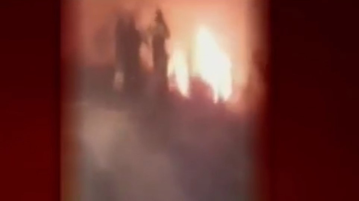 Βίντεο: Η σκληρή μάχη με τις φλόγες μέσα από ένα πυροσβεστικό όχημα