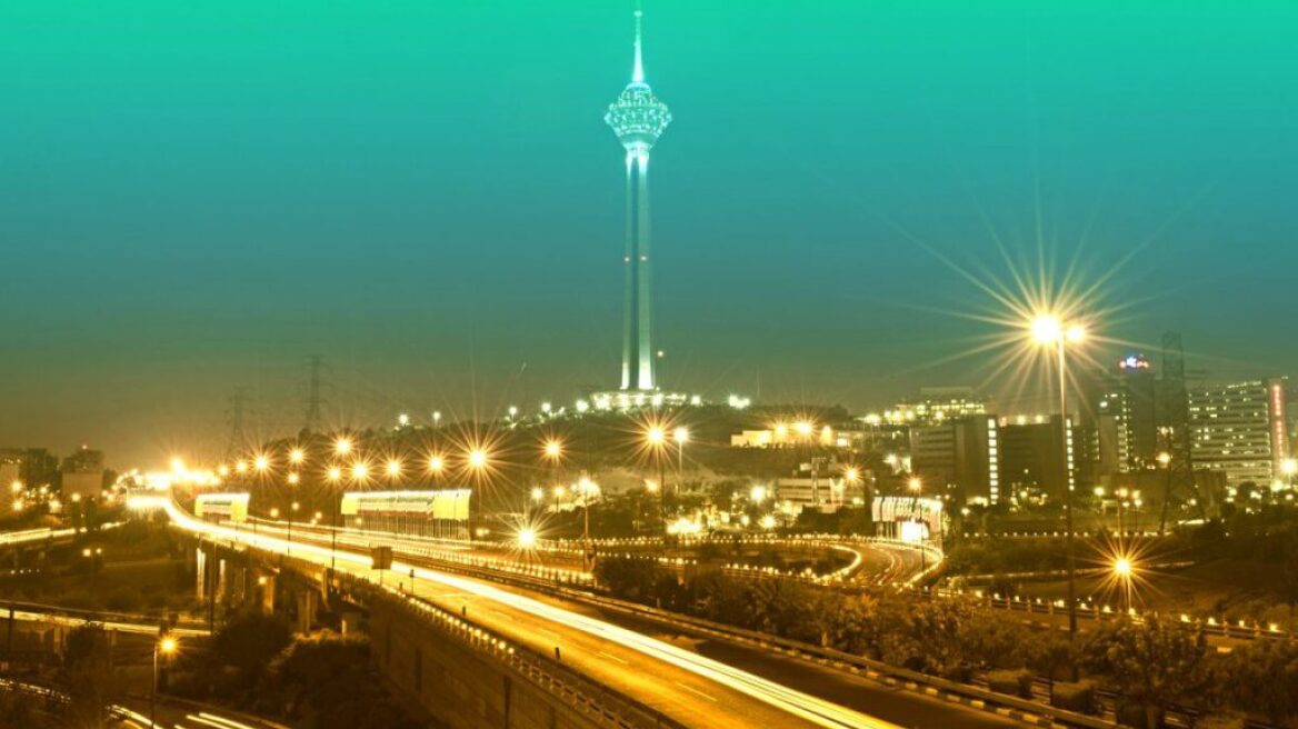 Ιράν: Η Τεχεράνη σχεδιάζει κίνητρα για την προσέλκυση ξένων επενδυτών