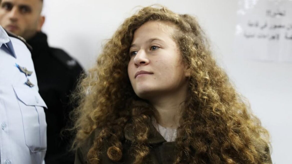 Ελεύθερη μετά από 8 μήνες στη φυλακή η 17χρονη ηρωίδα των Παλαιστινίων, Άχεντ Ταμίμι