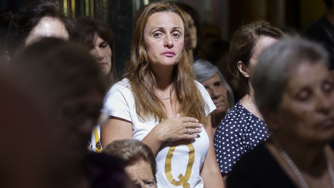 Βουβός πόνος και οδύνη στην επιμνημόσυνη δέηση για τα θύματα της φωτιάς στο Μάτι