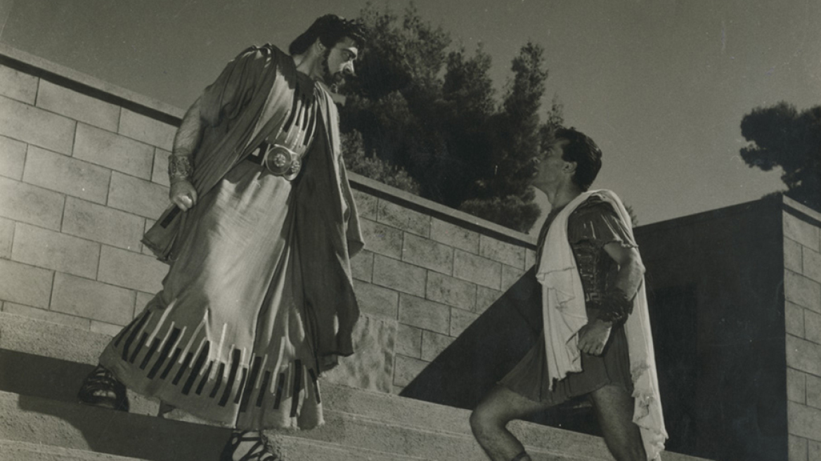 Η εναρκτήρια παράσταση