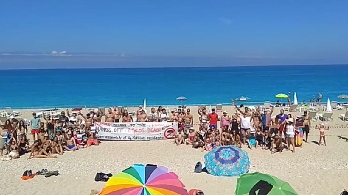 Λευκάδα: Νέα διαμαρτυρία για τις ξαπλώστρες στην παραλία Μύλος του Αγίου Νικήτα