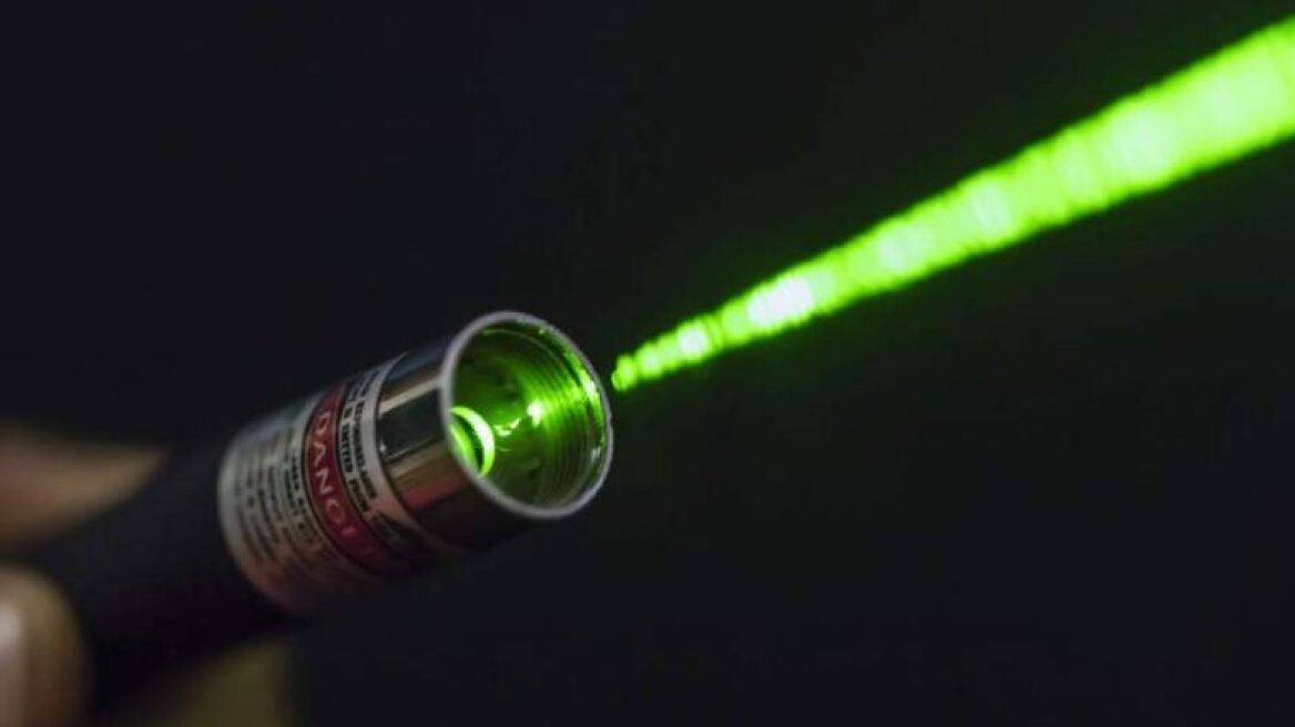 Έφοδοι των Αρχών σε μαγαζιά με στυλό λέιζερ, μετά το περιστατικό της απώλειας όρασης του 9χρονου στον Βόλο