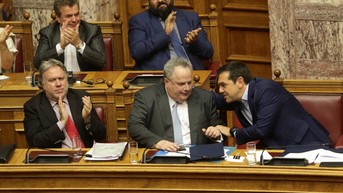 Politico: Οι Ευρωπαίοι Σοσιαλιστές θα βοηθήσουν τον Τσίπρα για τη συμφωνία με την ΠΓΔΜ