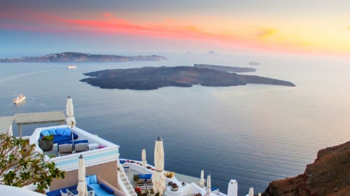Στα 564 ευρώ έφτασε τον Ιούνιο η μέση τιμή για ένα 5άστερο στη Σαντορίνη