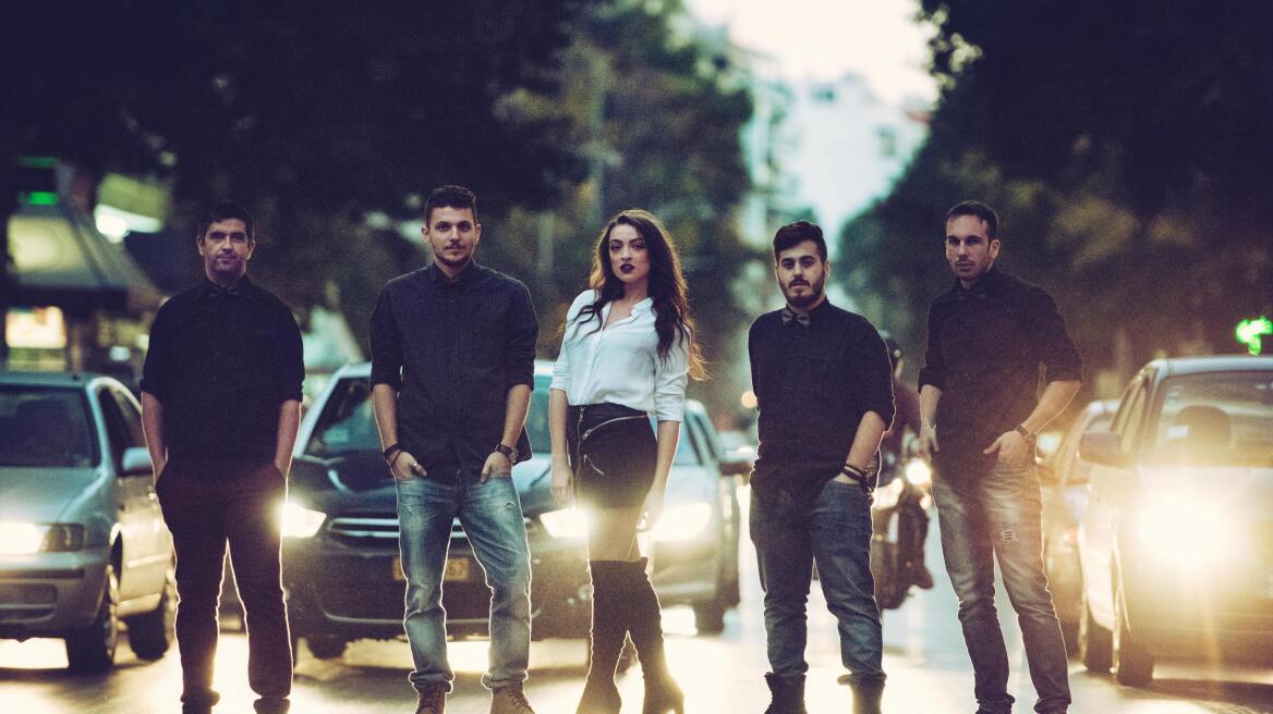 «Μείνε» λένε οι Bliss από τη Θεσσαλονίκη