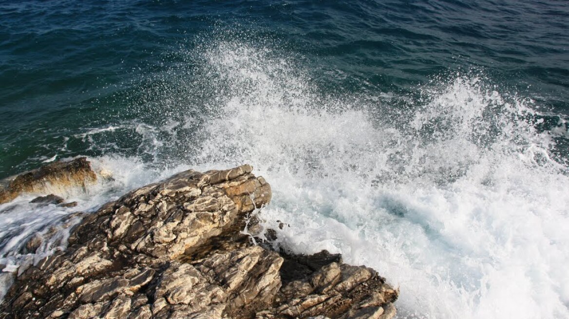 Τραγωδία στη Νίσυρο: Νεκρή 24χρονη - Έπεσε σε βράχια από ύψος 7 μέτρων