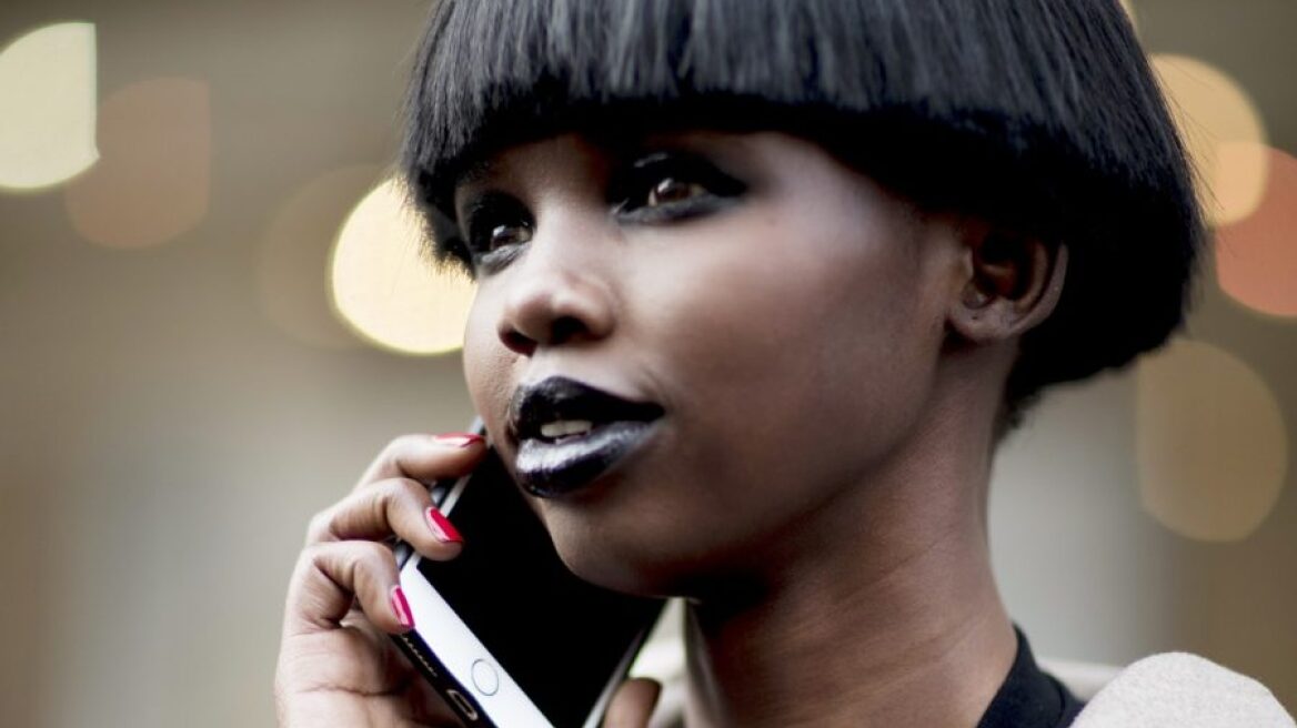 Ο ανησυχητικός αριθμός της ημέρας: Ελέγχουμε τα κινητά μας κάθε 12 λεπτά