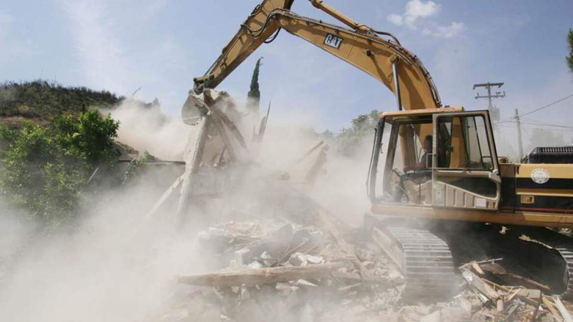 Κατεδαφίσεις 61 αυθαιρέτων: Θυροκολλούνται σήμερα και αύριο οι αποφάσεις 