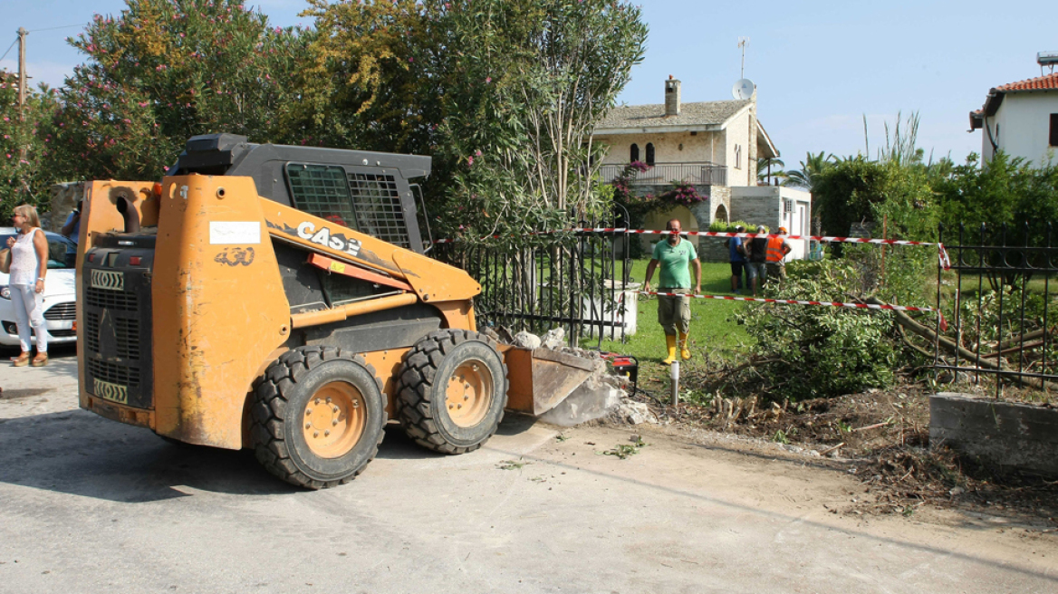 Kαι τροπολογία αναστολής κατεδαφίσεων από τον ΣΥΡΙΖΑ