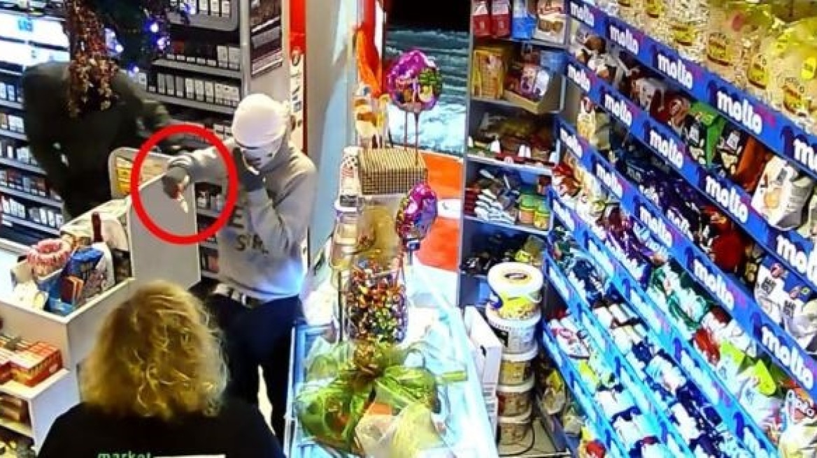 Ληστεία σε σούπερ μάρκετ στα Καμένα Βούρλα