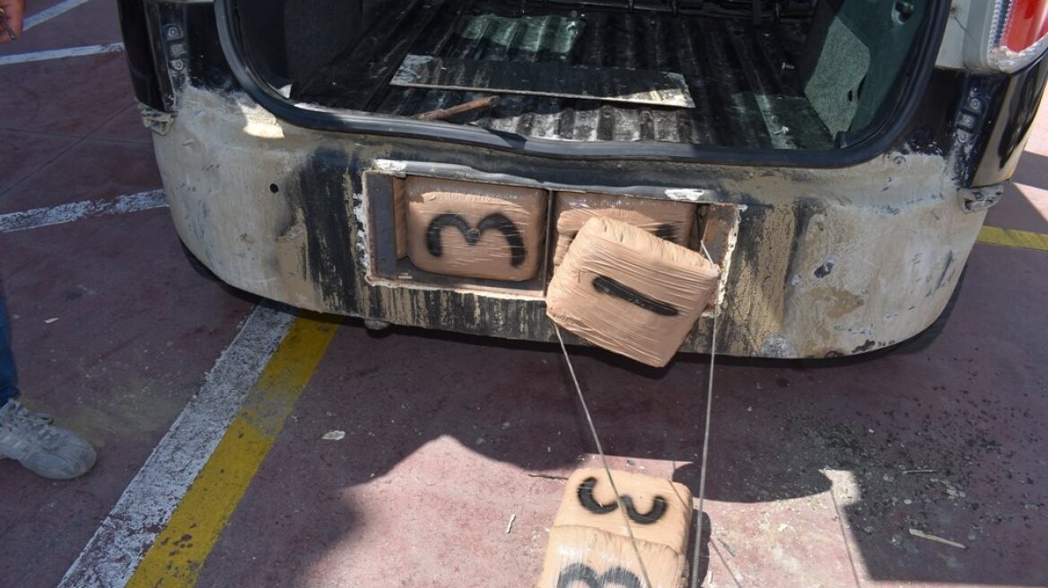 Άρτα: Πίσω από τον προφυλακτήρα έκρυβαν 53 κιλά χασίς