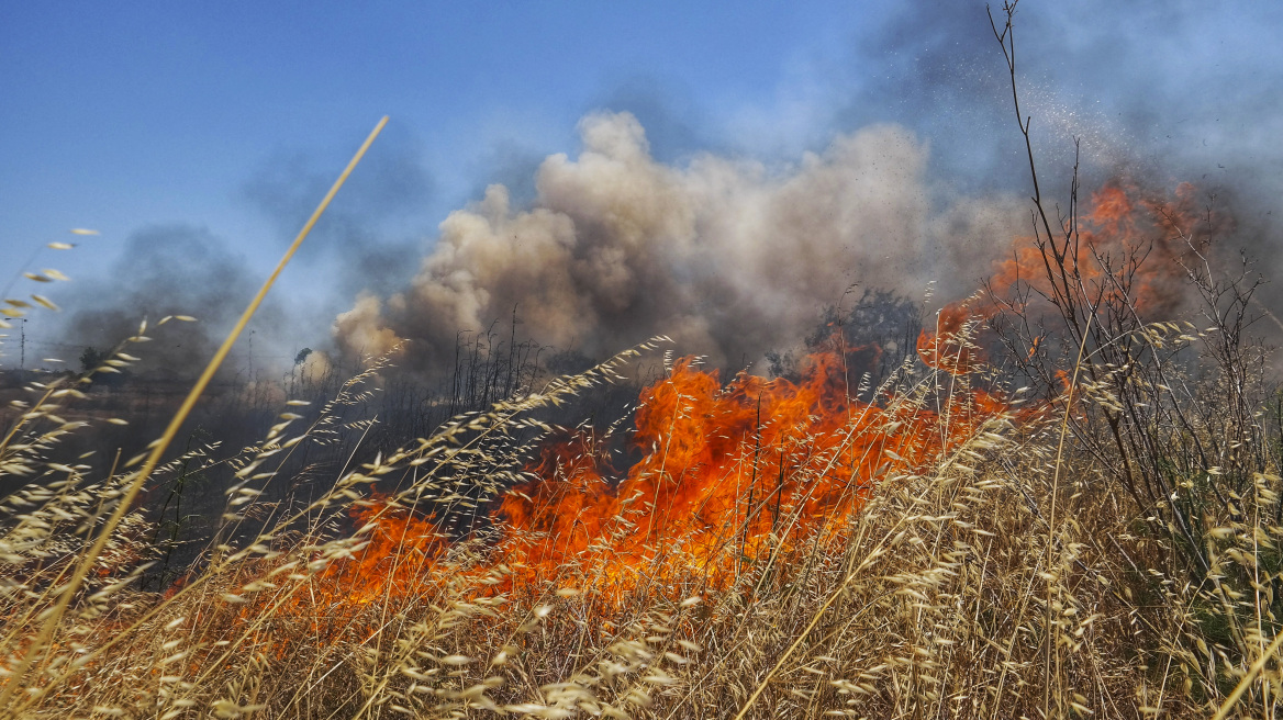 Σάμος: Σε μερικό έλεγχο η φωτιά που ξέσπασε σε δασική έκταση