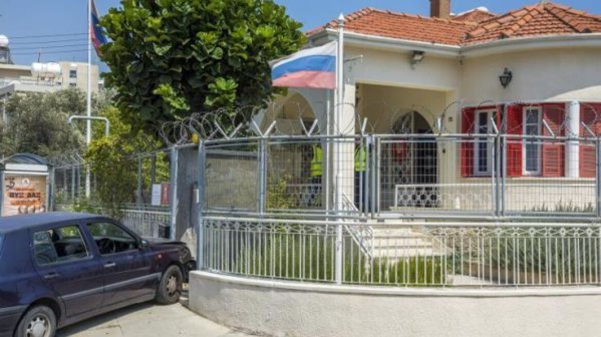 Λεμεσός: 45χρονος «μπούκαρε» με αυτοκίνητο στο κτίριο του ρωσικού προξενείου