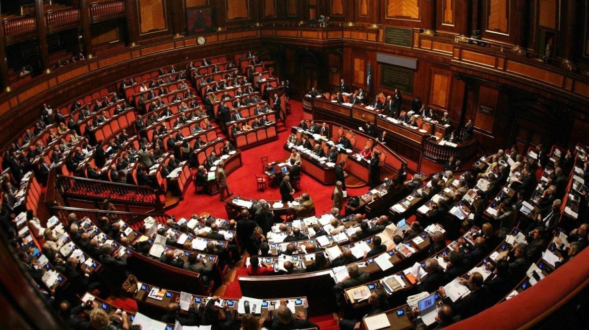 Ιταλία: Το κοινοβούλιο έδωσε πράσινο φως στον νέο νόμο για τα εργασιακά