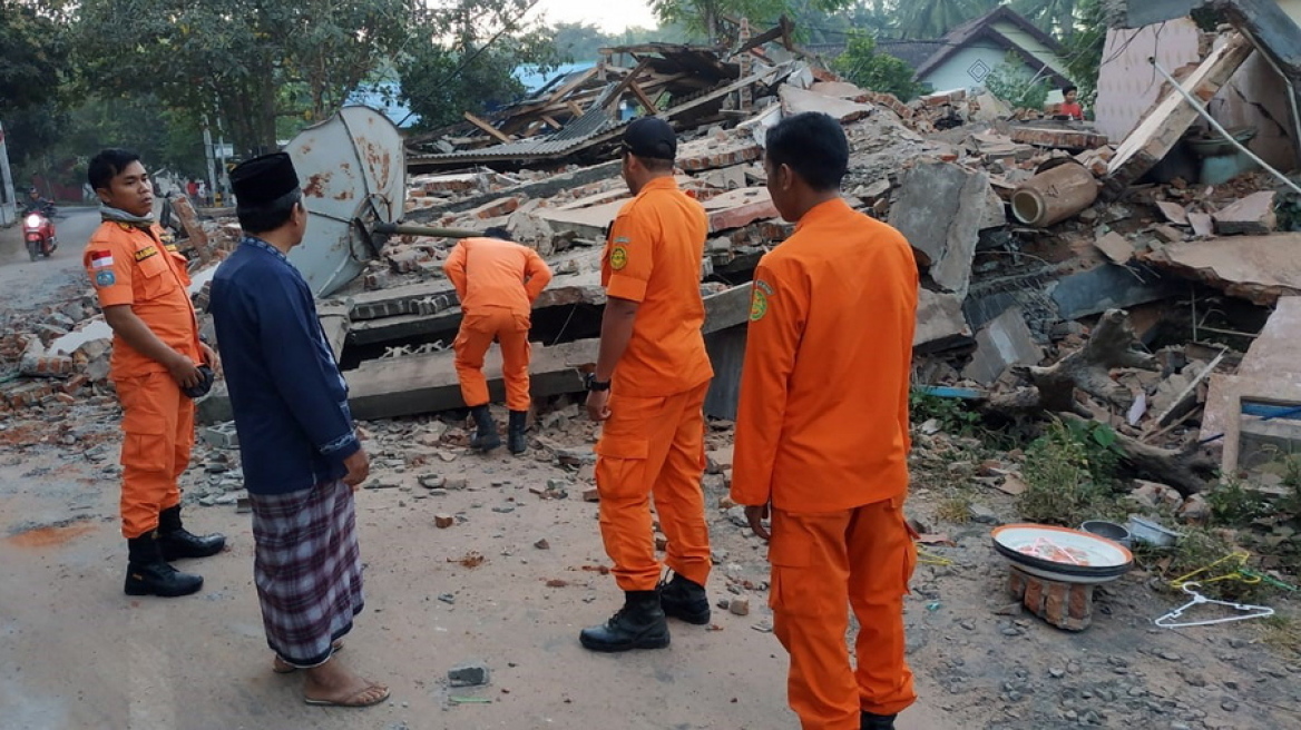 Αριθμοί-σοκ: Στους 347 οι νεκροί του φονικού σεισμού στην Ινδονησία