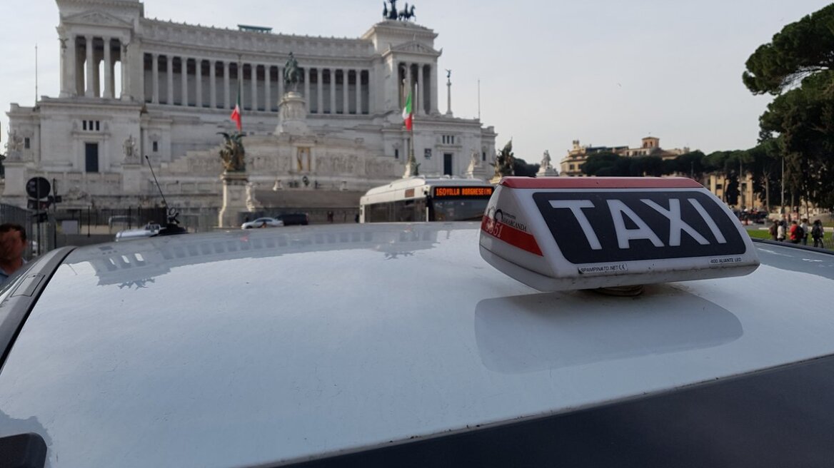 Ιταλία: Πρόστιμα στους οδηγούς ταξί που φοράνε... βερμούδες 