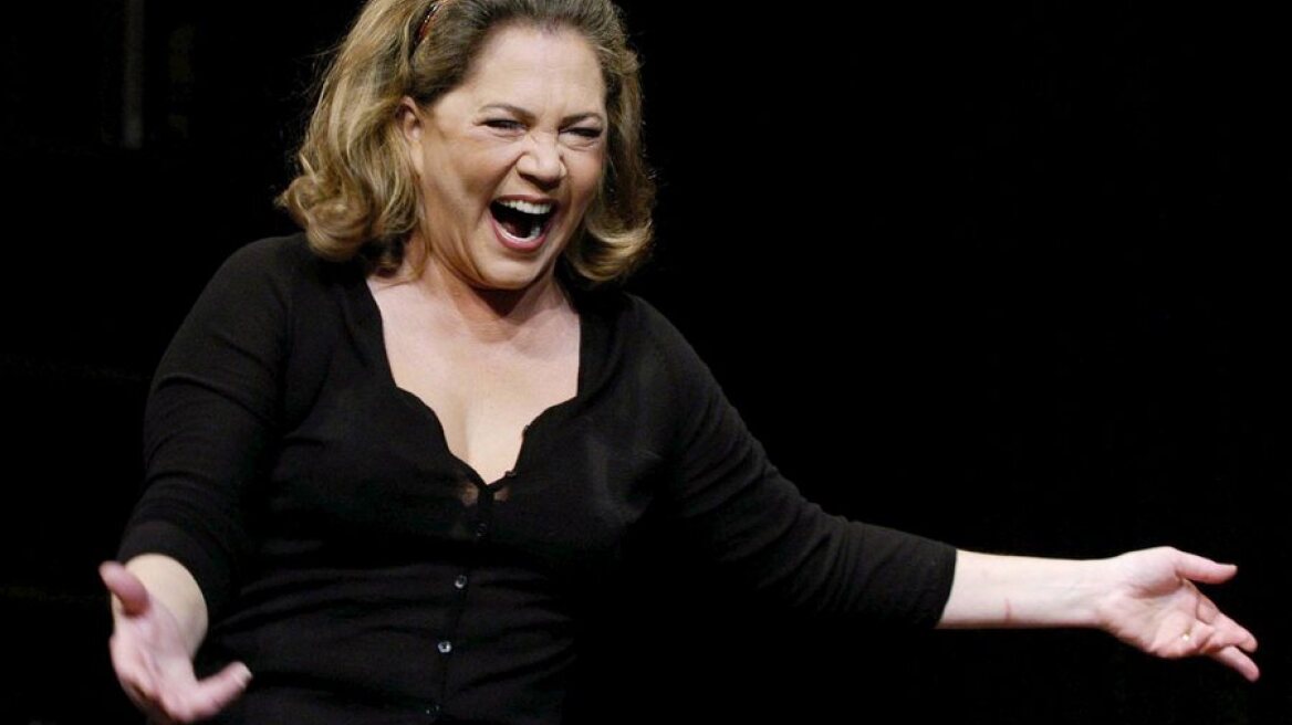 Η Κάθλιν Τέρνερ αποκαλύπτει το «αηδιαστικό» πράγμα που κάνει ο Ντόναλντ Τραμπ όταν σου σφίγγει το χέρι!