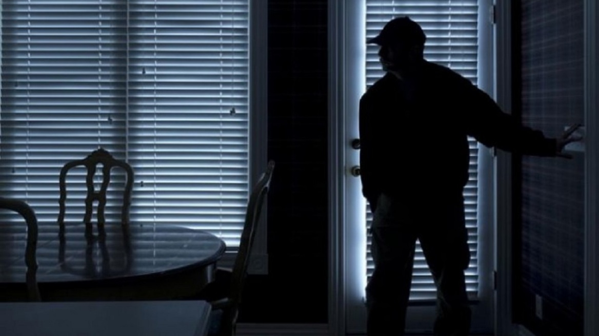 Γερή μπάζα για διαρρήκτες στην Ζαχάρω 