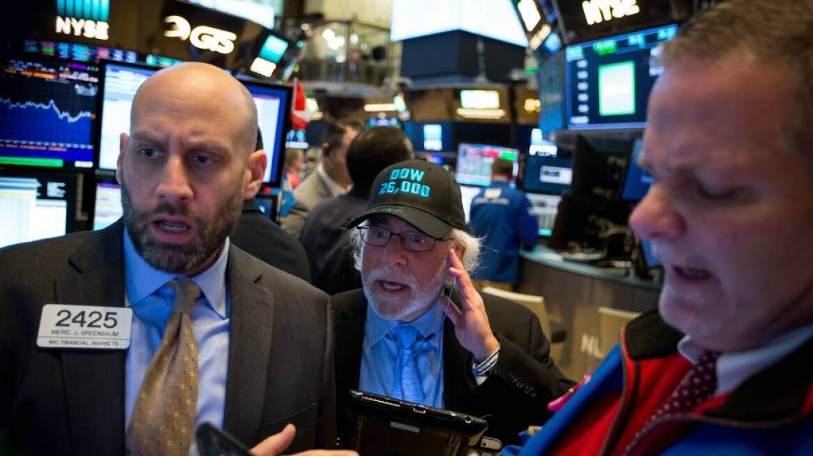 Τεχνολογικές πιέσεις στους δείκτες της Wall Street – Στάση αναμονής από τους επενδυτές