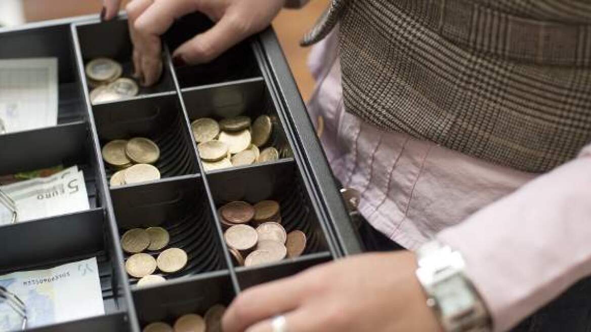 Χανιά: Έβγαλε μια περιουσία κλέβοντας επί ένα χρόνο τη δουλειά της!