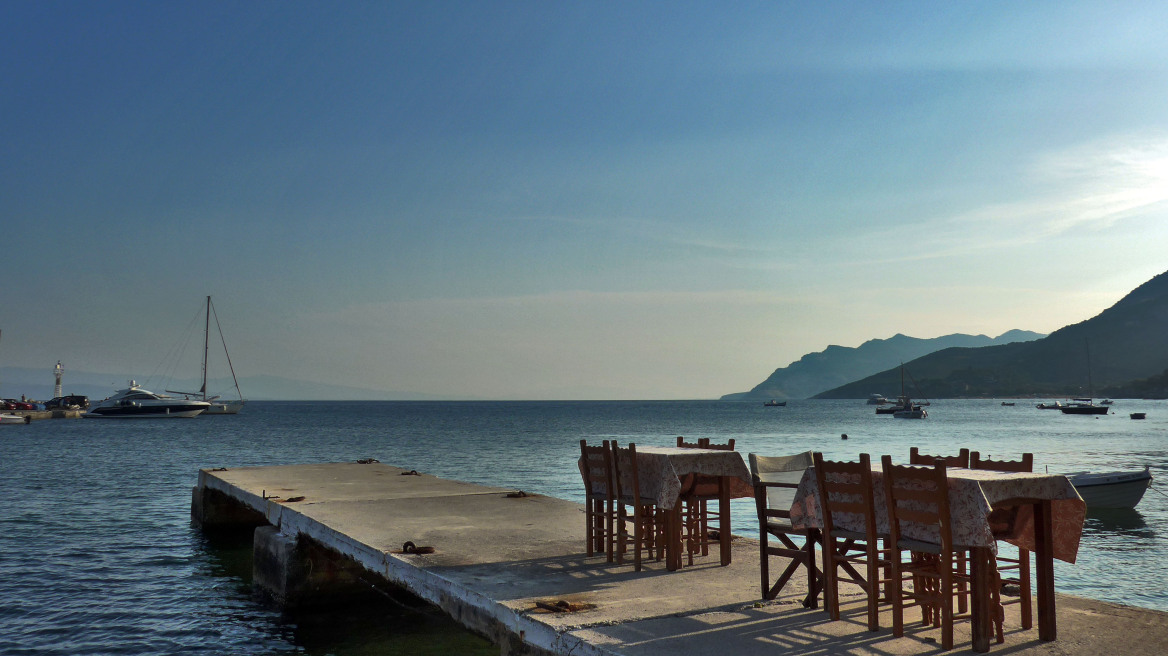 #Apodixi_Please: Η ΑΑΔΕ μαθαίνει στους τουρίστες να ζητούν απόδειξη