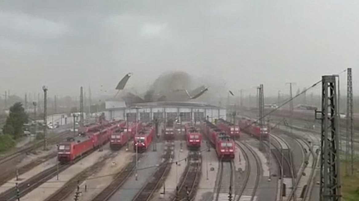 Βίντεο: Ο άνεμος ξηλώνει την οροφή σιδηροδρομικού σταθμού στη Γερμανία 