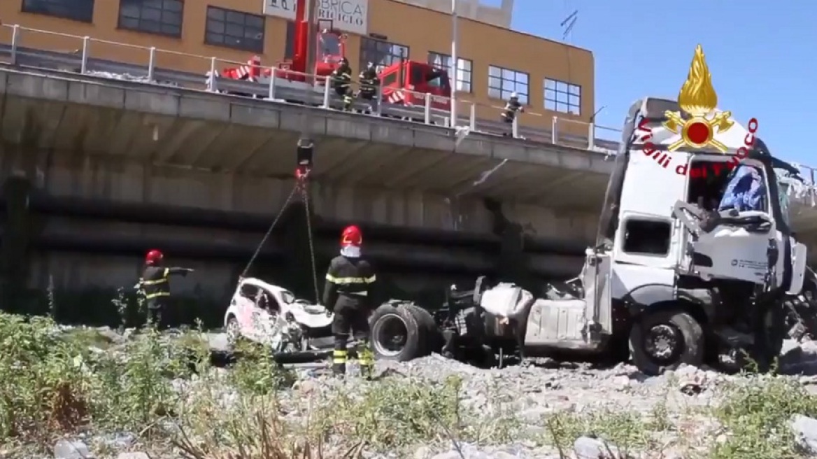 Βίντεο: Πάνω από 400 διασώστες επιχειρούν στη γέφυρα Μοράντι στη Γένοβα