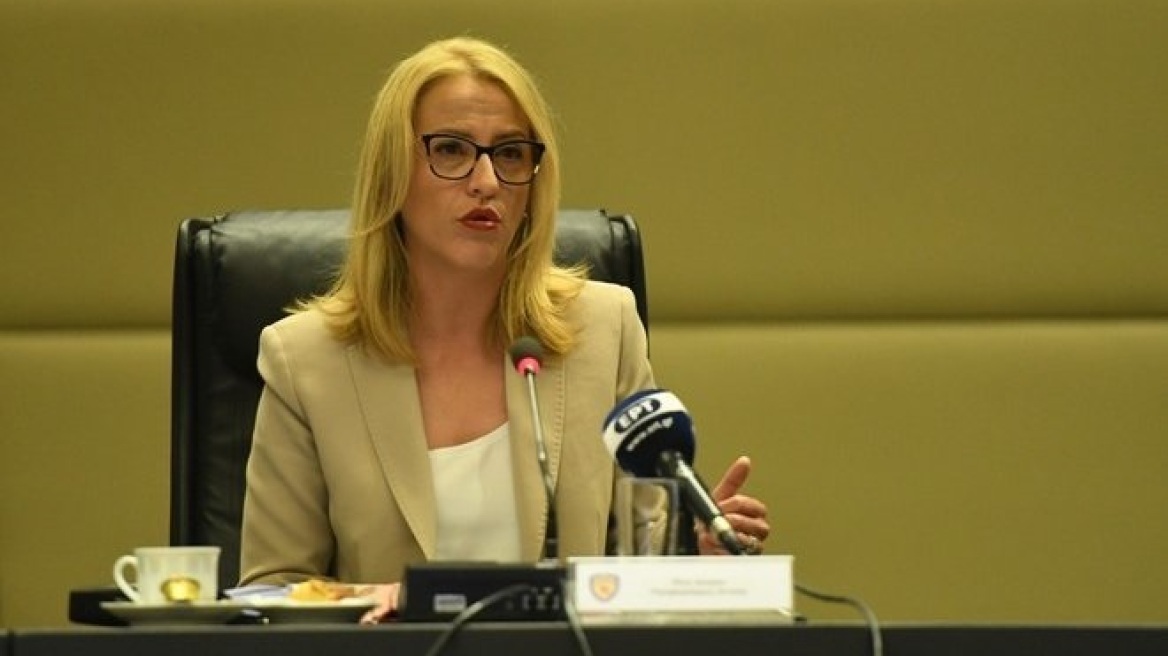 Η Δούρου δίνει συνέχεια στην κόντρα με τον Γρηγοράκο 