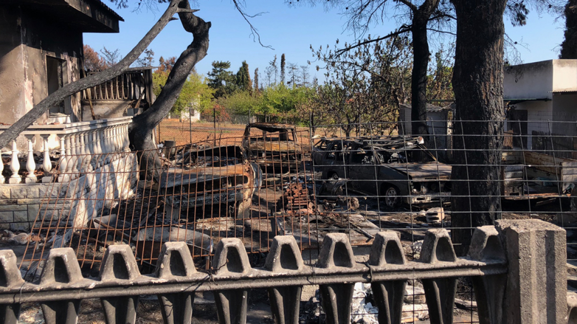 Φωτιά στο Mάτι: Έρημο τοπίο ένα μήνα μετά τις φονικές πυρκαγιές