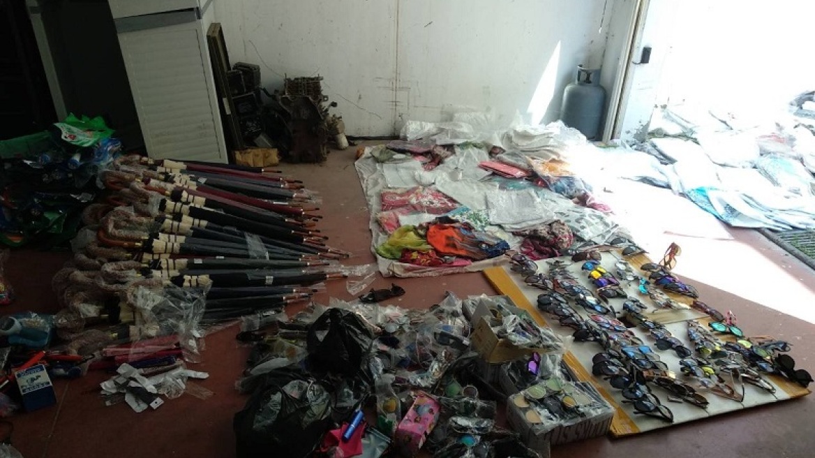 Τέσσερις συλλήψεις για παρεμπόριο στα Νέα Πλάγια Χαλκιδικής - Κατασχέθηκαν 2.381 είδη