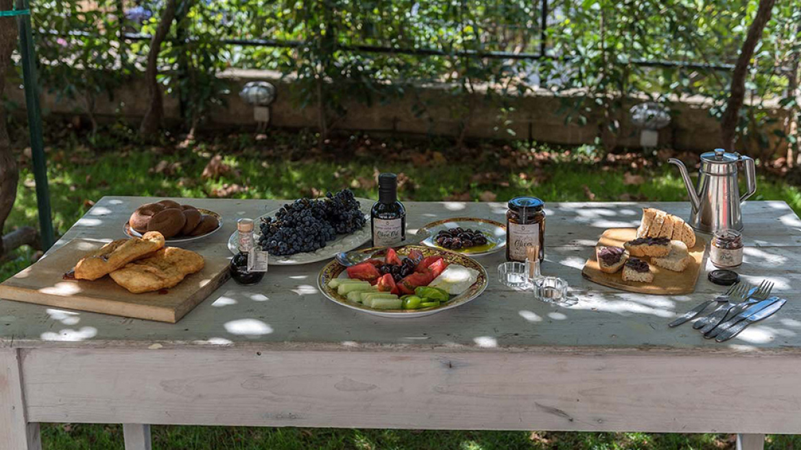 Η «συλλεκτική» φύση της Χώρας