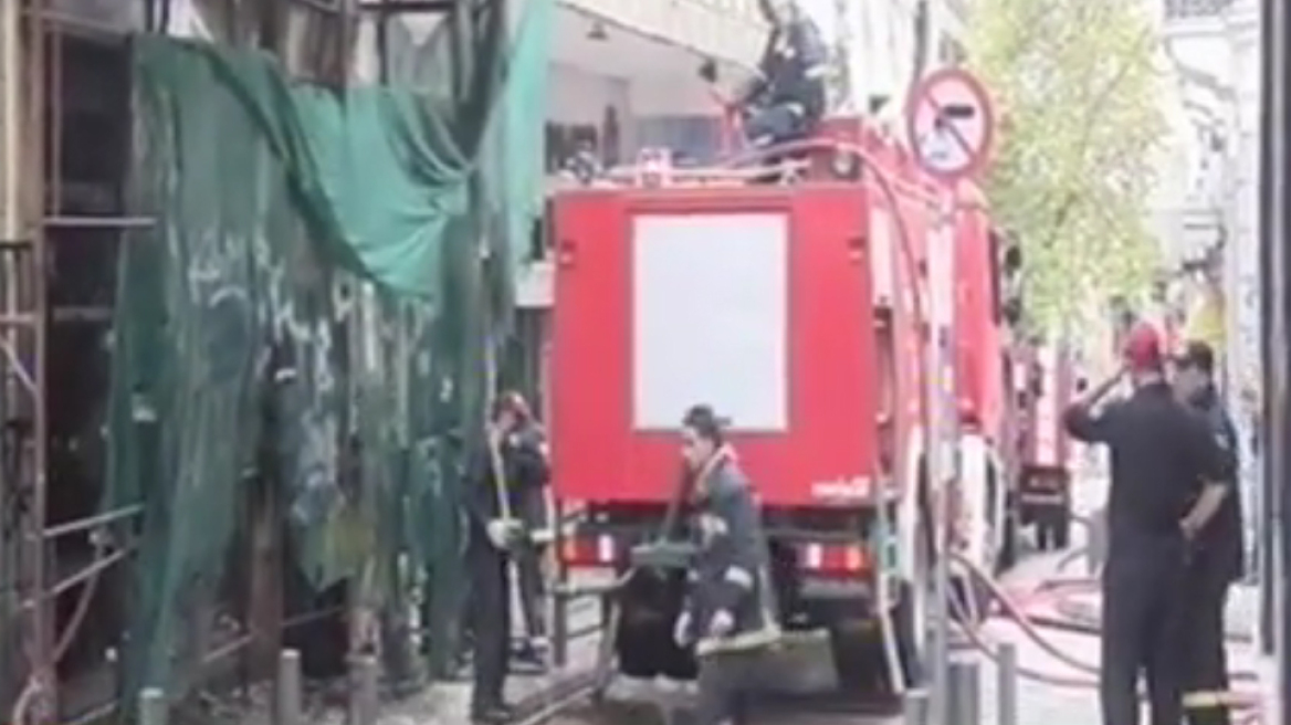 Υπό έλεγχο η φωτιά σε κτίριο στο κέντρο της Αθήνας