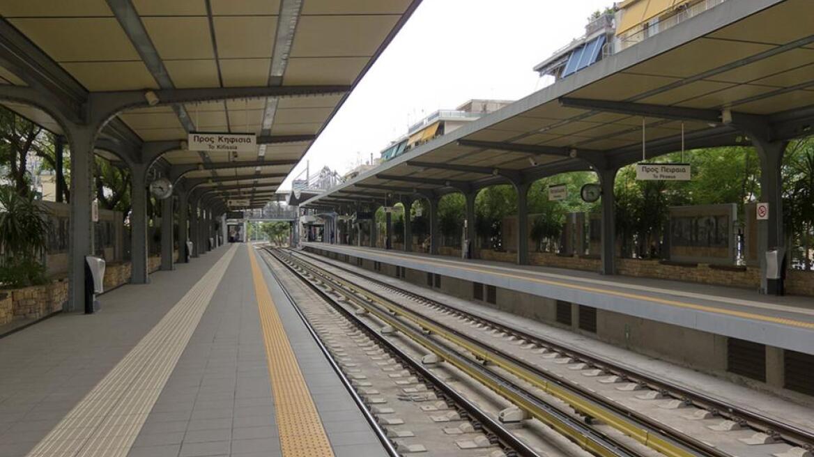 Νεκρός ο 47χρονος που έπεσε στις ράγες του ηλεκτρικού στον σταθμό Πετράλωνα