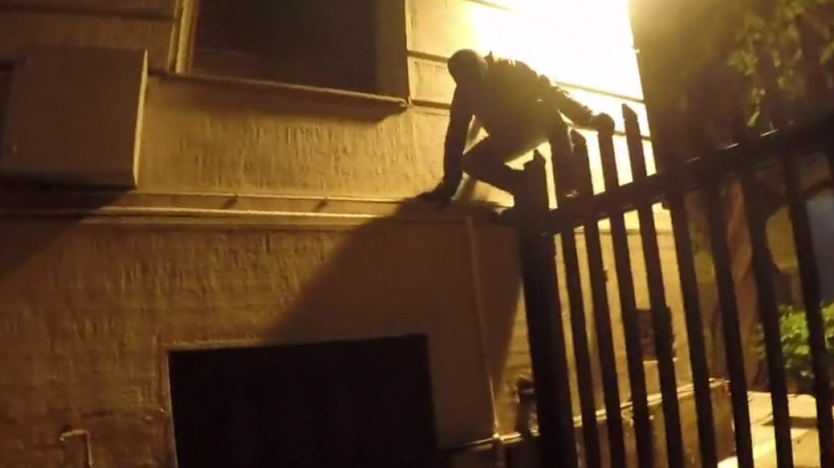 Ο Ρουβίκωνας απειλεί: «Αν στην τσάντα υπήρχε βόμβα θα είχε τιναχτεί το ΥΠΕΞ - Το νου σας»