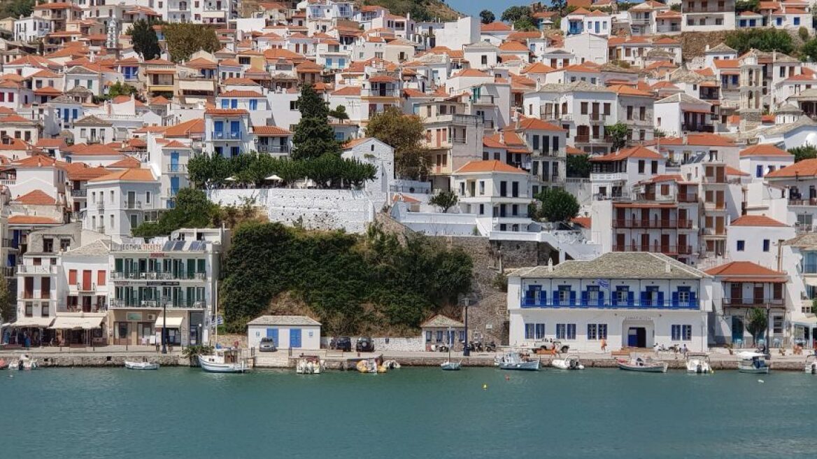 Χωρίς ρεύμα (και) η Σκόπελος από τη νεροποντή